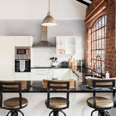 High End Luxury Townhouse In Jq, 4 Bedrooms, Flat Screen Tv In All Rooms, Free Parking, Near Birmingham City Centre Deposit Required Buitenkant foto