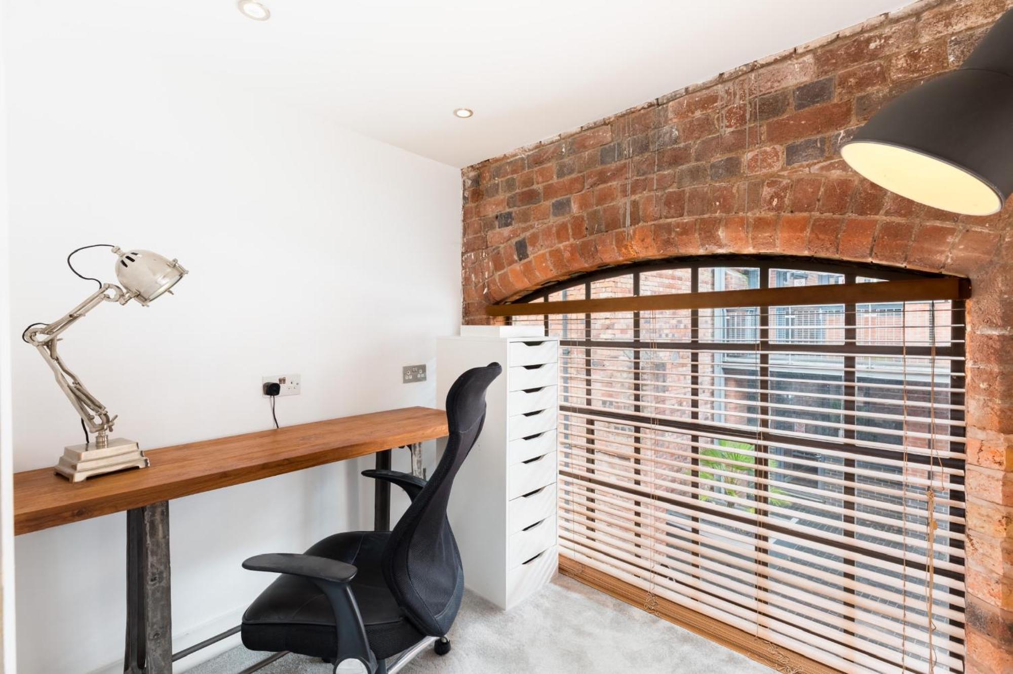 High End Luxury Townhouse In Jq, 4 Bedrooms, Flat Screen Tv In All Rooms, Free Parking, Near Birmingham City Centre Deposit Required Buitenkant foto