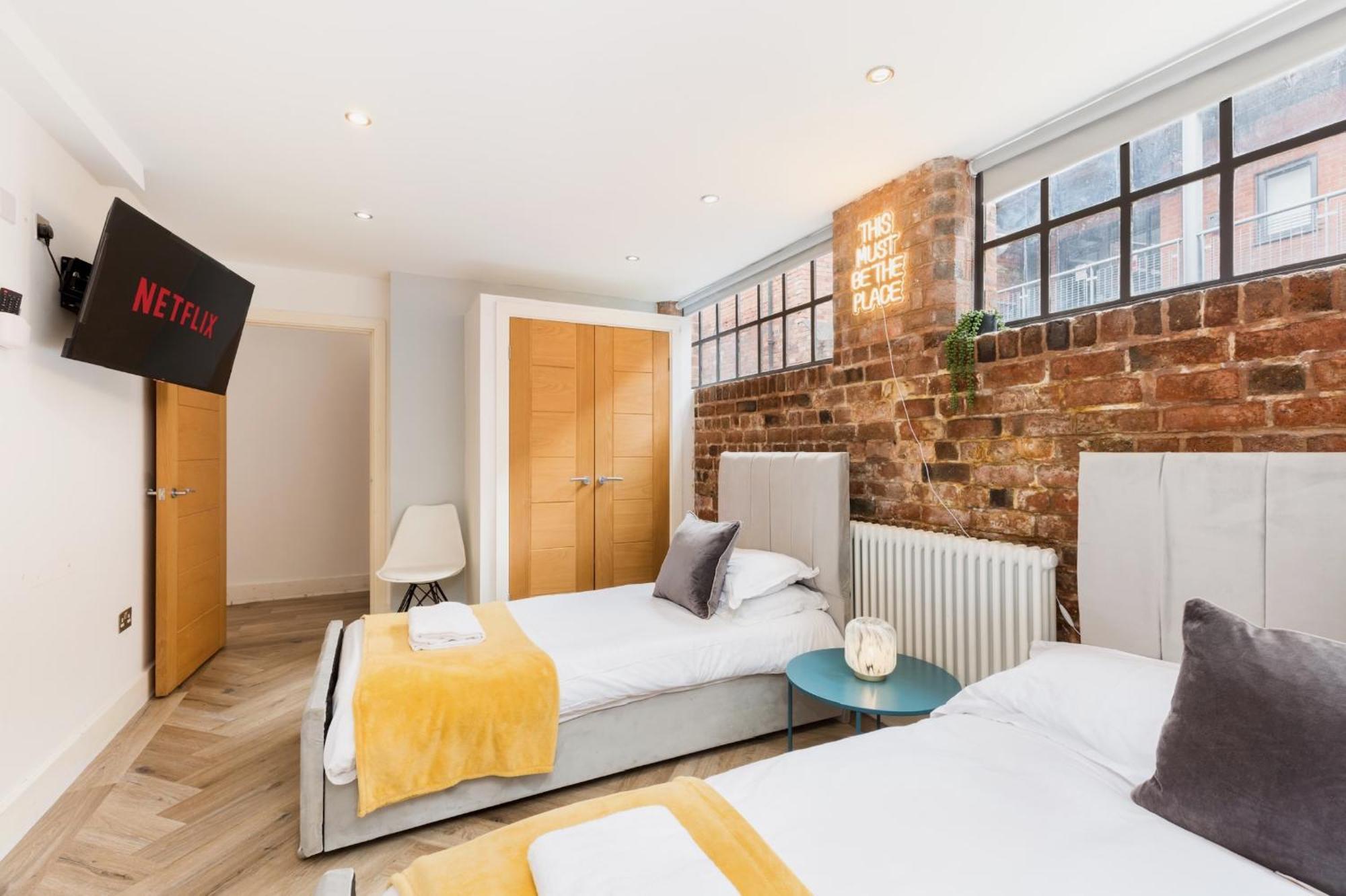High End Luxury Townhouse In Jq, 4 Bedrooms, Flat Screen Tv In All Rooms, Free Parking, Near Birmingham City Centre Deposit Required Buitenkant foto