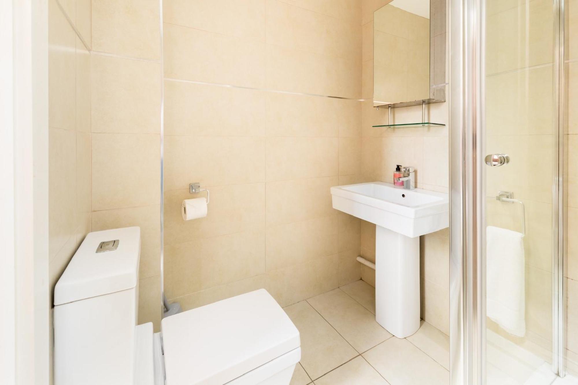 High End Luxury Townhouse In Jq, 4 Bedrooms, Flat Screen Tv In All Rooms, Free Parking, Near Birmingham City Centre Deposit Required Buitenkant foto