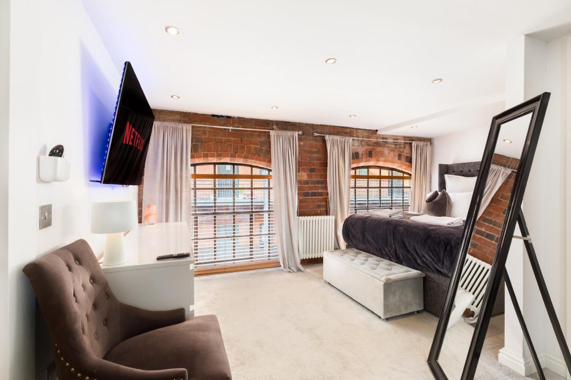 High End Luxury Townhouse In Jq, 4 Bedrooms, Flat Screen Tv In All Rooms, Free Parking, Near Birmingham City Centre Deposit Required Buitenkant foto