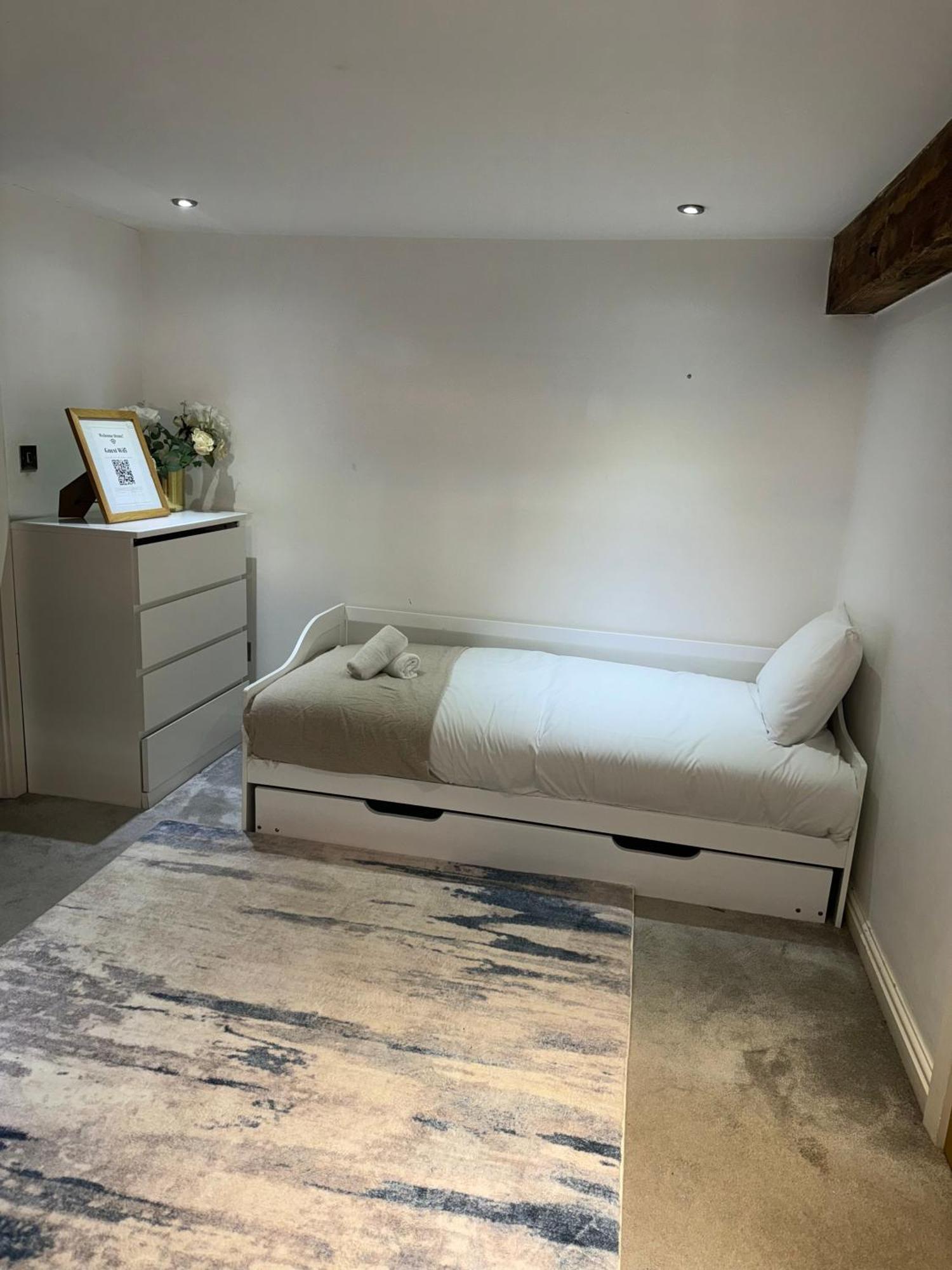 High End Luxury Townhouse In Jq, 4 Bedrooms, Flat Screen Tv In All Rooms, Free Parking, Near Birmingham City Centre Deposit Required Buitenkant foto